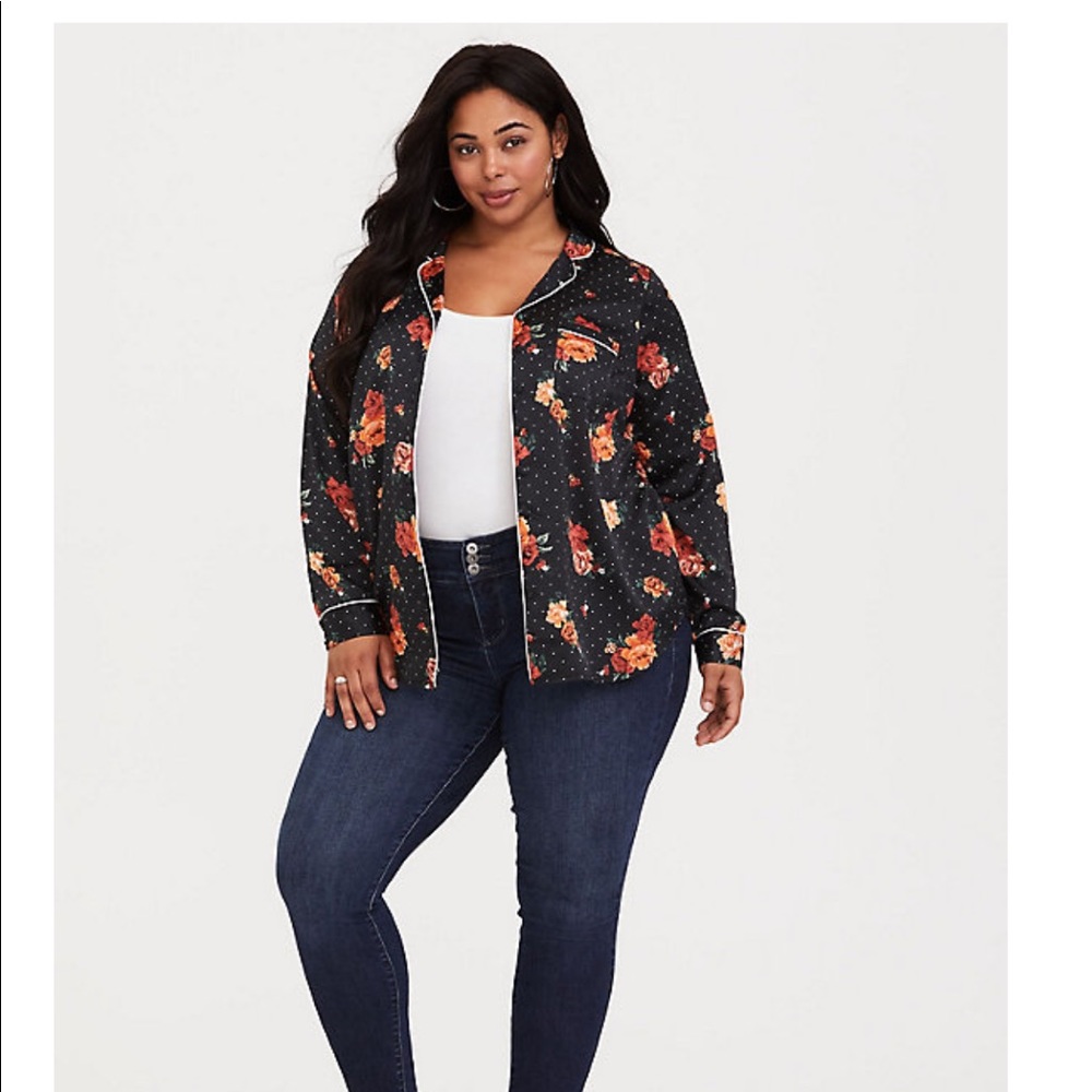 BLACK FLORAL SATIN PAJAMA BLOUSE
